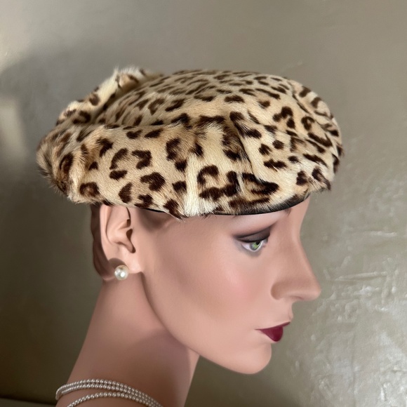 GENUINE 1940s\' LEOPARD FUR TAM WITH BLACK GROSGRAIN BAND & BOW